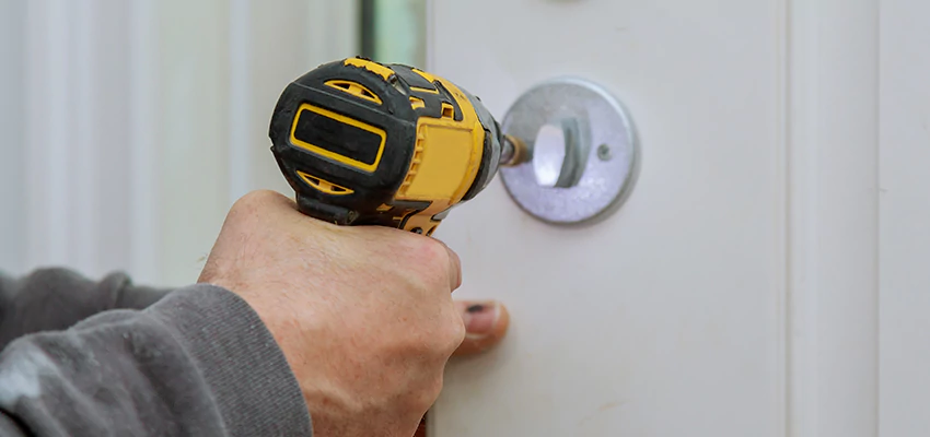 Street Locksmith For Smart Lock Repair in Mira Loma, CA